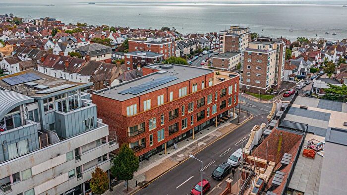 2 Bedroom Flat For Sale In Broadway, Essex, SS9
