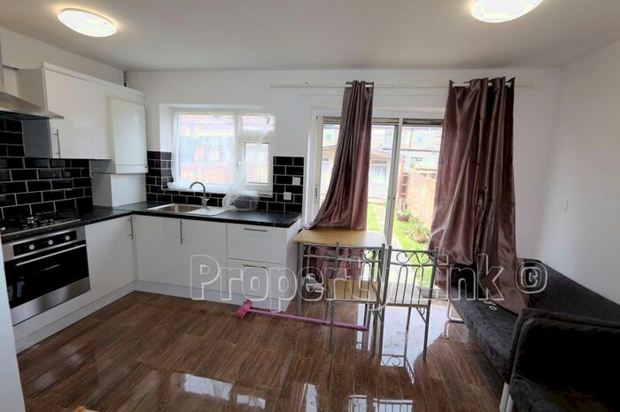 1 Bedroom Flat To Rent In Eton Road, Ilford IG1