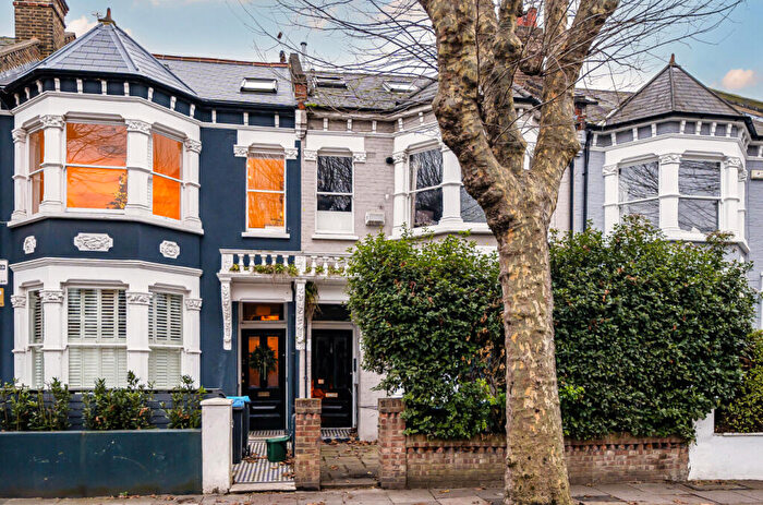 2 Bedroom Apartment For Sale In Victoria Road, Queens Park, NW6