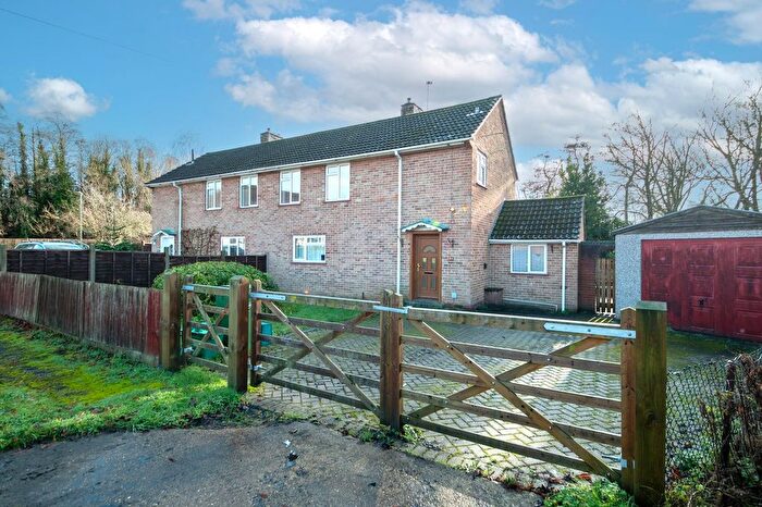 3 Bedroom Semi Detached House For Sale In Dene Way, Donnington, Newbury, RG14