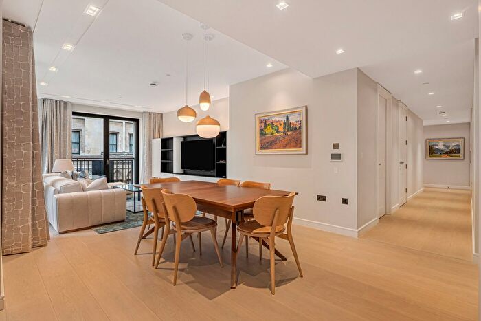 3 Bedroom Flat To Rent In Lincoln Square, Portugal Street, London, WC2A