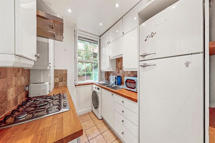 1 Bedroom Flat To Rent In Purbrook Estate, Tower Bridge, SE1