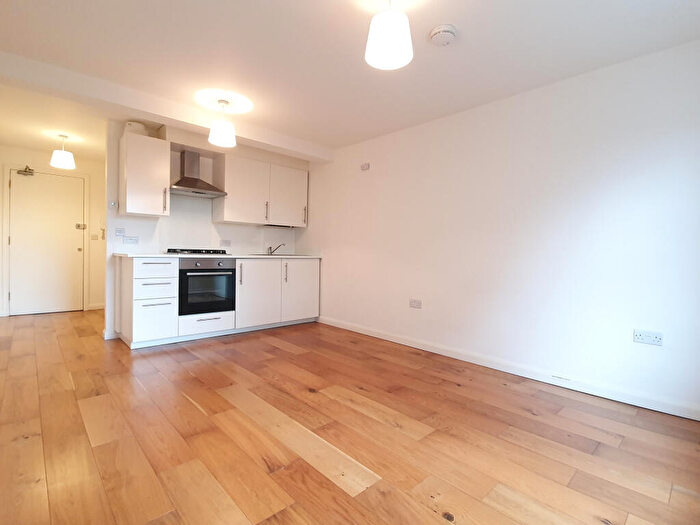 Studio To Rent In Lordship Lane, East Dulwich, London, SE22