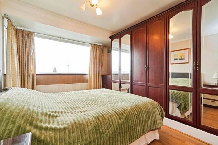 3 Bedroom Terraced House To Rent In Elm Walk, London, SW20