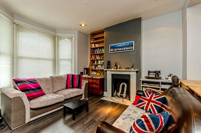 1 Bedroom Flat To Rent In Harbut Road, St John's Hill, London, SW11