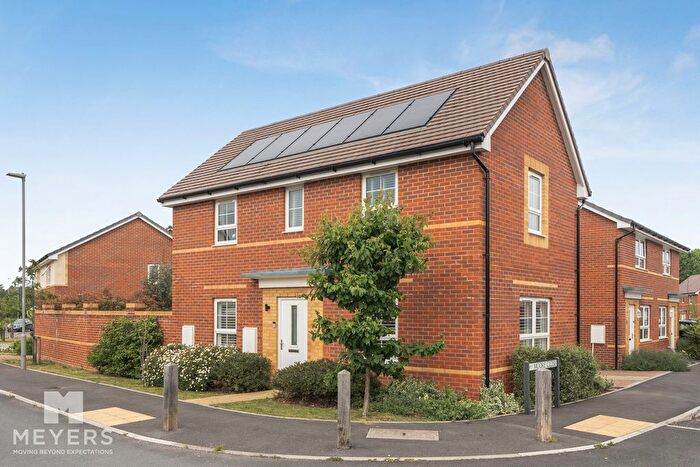 3 Bedroom Detached House For Sale In Lonsdale Road, Wimborne, BH21