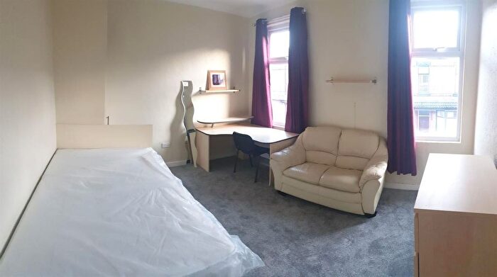 4 Bedroom Semi-Detached House To Rent In Banff Road, Manchester, M14