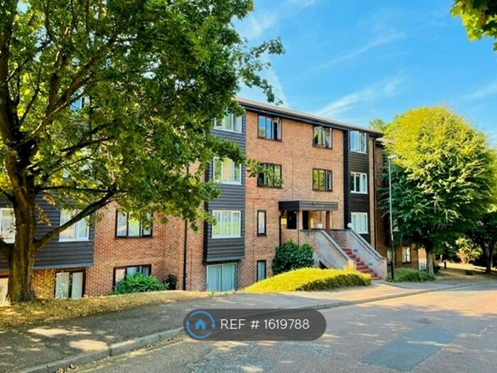 2 Bedroom Flat To Rent In Steep Hill, Croydon, CR0