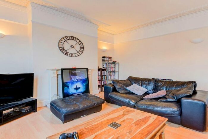 3 Bedroom Flat To Rent In Callcot Road, Kilburn, NW6