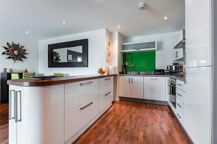 2 Bedroom Apartment To Rent In South Quay, Kings Road, Swansea, SA1