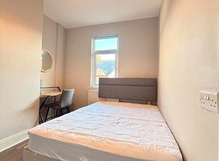 2 Bedroom Rooms To Rent In Room, Beechmount Street, Belfast, BT12
