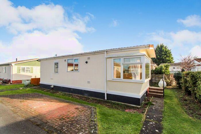 1 Bedroom Park Home For Sale In Poplar Avenue, Wilstead, MK45