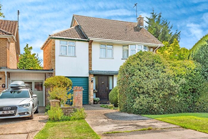 4 Bedroom Detached House For Sale In Cotswold Avenue, Northampton, Northamptonshire, NN5