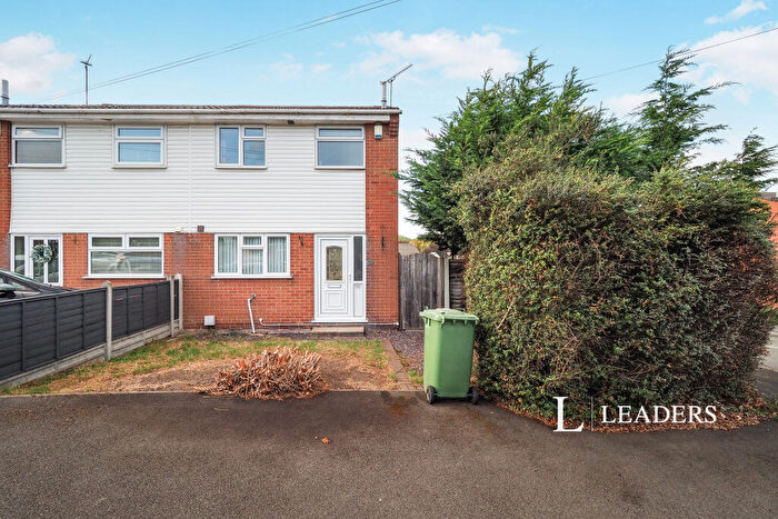 3 Bedroom Semi-Detached House To Rent In Holborn View, DE5