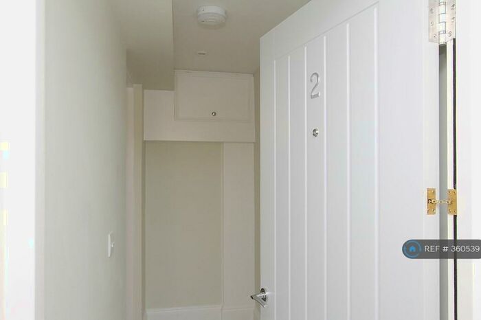 2 Bedroom Flat To Rent In High Street, Andover, SP10