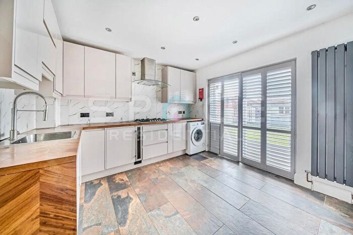4 Bedroom Semi Detached House For Sale In Broomgrove Gardens, Edgware, HA8