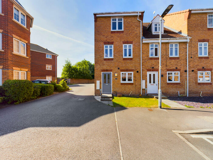 4 Bedroom End Of Terrace House To Rent In Linn Park, Kingswood, Hull, Yorkshire, HU7