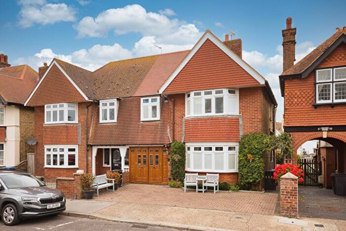 5 Bedroom Semi-Detached House For Sale In West Cliff Road, Broadstairs, Kent, CT10