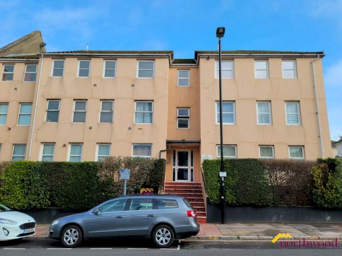 1 Bedroom Flat To Rent In Cavendish Place, Town Centre, Eastbourne, BN21