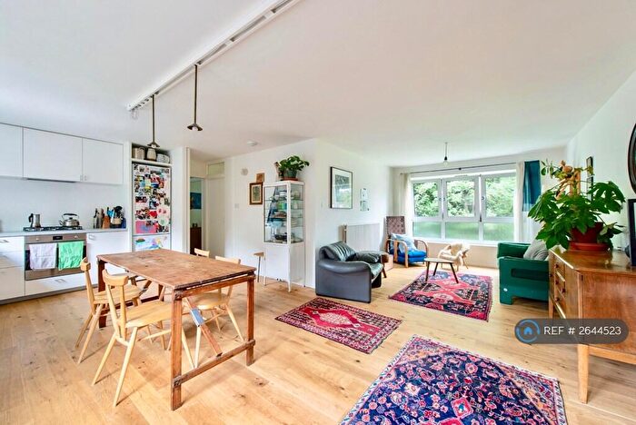 2 Bedroom Flat To Rent In Rosebank Gardens, London, E3