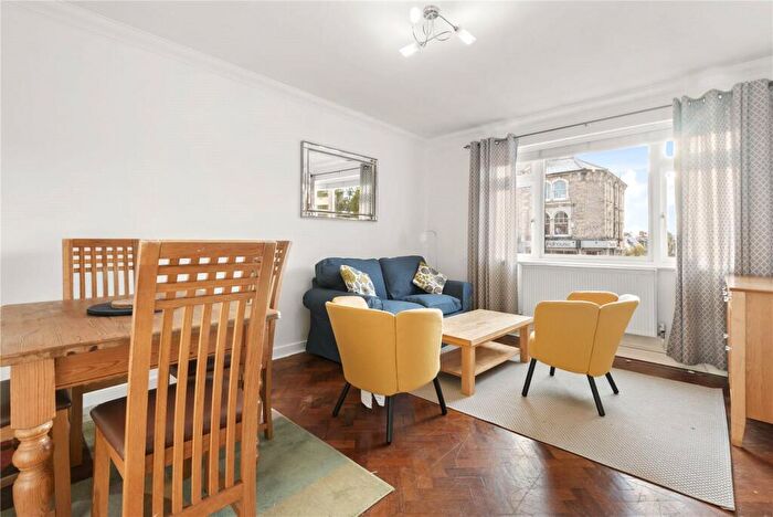 2 Bedroom Apartment To Rent In Nightingale Lane, SW12