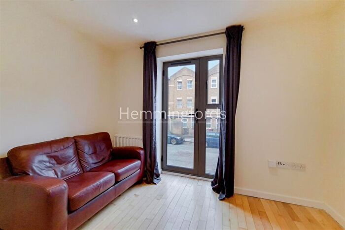 1 Bedroom Apartment To Rent In Platinum Court, Cephas Avenue, E1