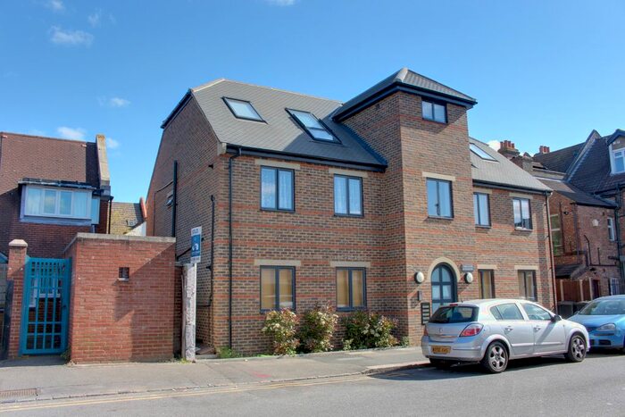 1 Bedroom Flat To Rent In Churchill Road, South Croydon, CR2