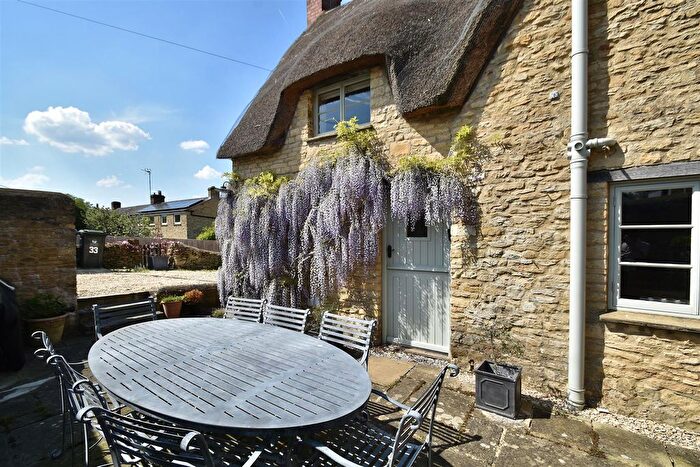 3 Bedroom Cottage For Sale In South Street, Middle Barton, OX7