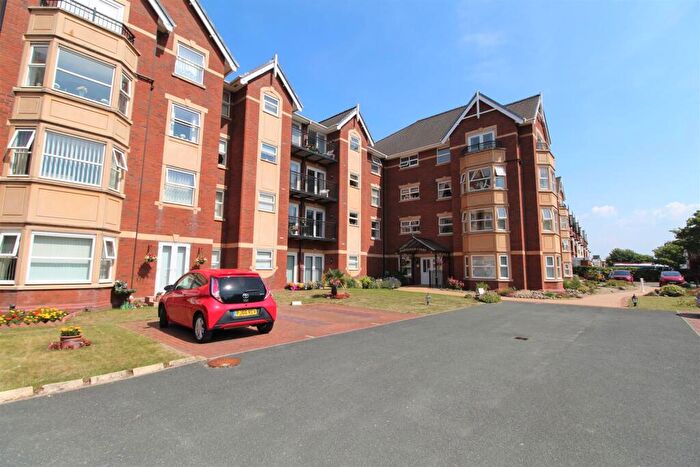 2 Bedroom Flat For Sale In Clifton Drive South, Lytham St. Annes, FY8