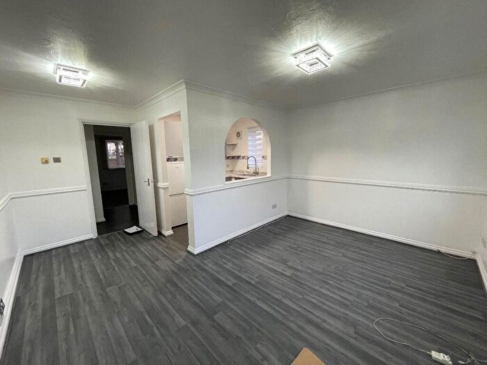 1 Bedroom Ground Maisonette To Rent In Rutley Close, Romford, London, RM3