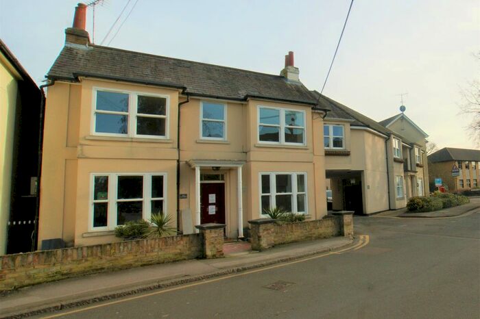 3 Bedroom Maisonette To Rent In Pleasant Place, Hersham, Surrey KT12