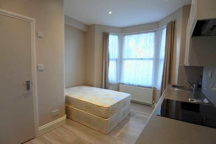 Studio To Rent In Leopold Road, Harlesden, NW10