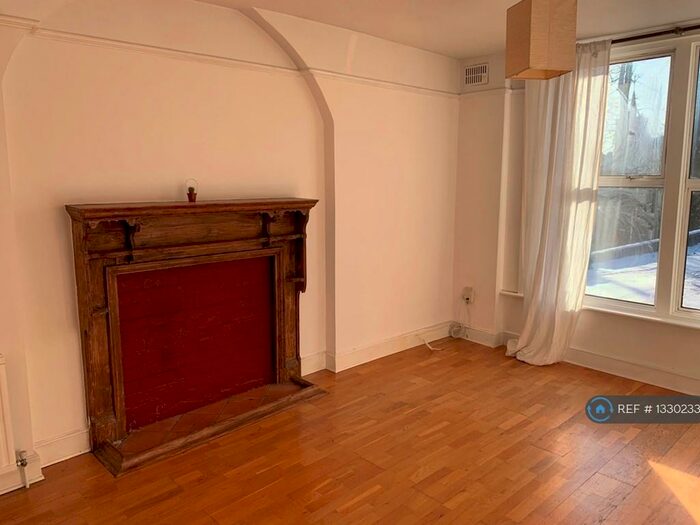 3 Bedroom Flat To Rent In Queens Avenue, London, N10