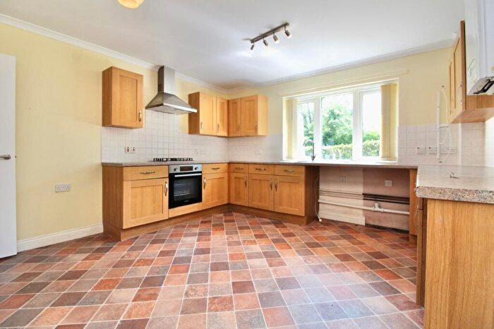 2 Bedroom Apartment For Sale In Mosbach Place, Lymington, SO41