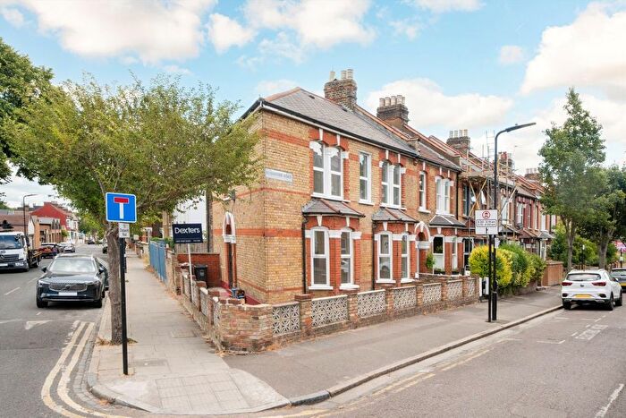 4 Bedroom End Of Terrace House For Sale In Rushmore Road, Clapton, E5