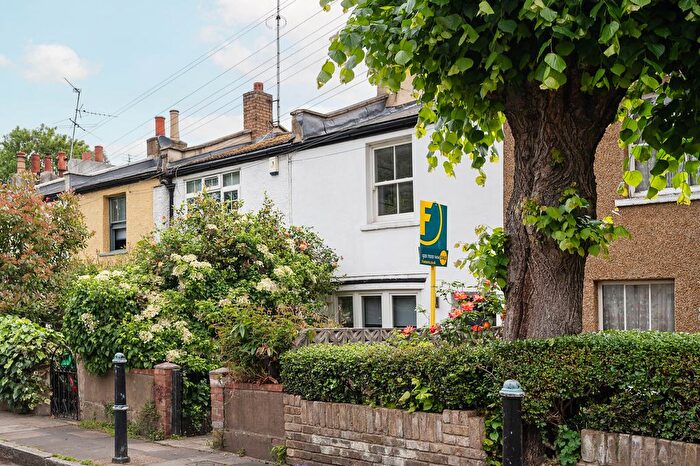 2 Bedroom Terraced House To Rent In Mile End Place, Tower Hamlets, London, E1