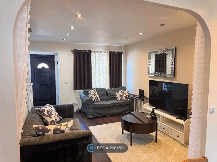 2 Bedroom End Of Terrace House To Rent In Shearwood Crescent, Crayford, Dartford, DA1