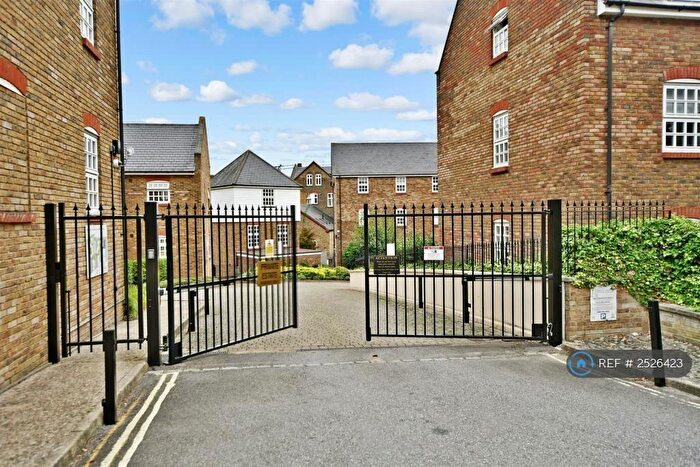 3 Bedroom Flat To Rent In Davy Court, Rochester, ME1