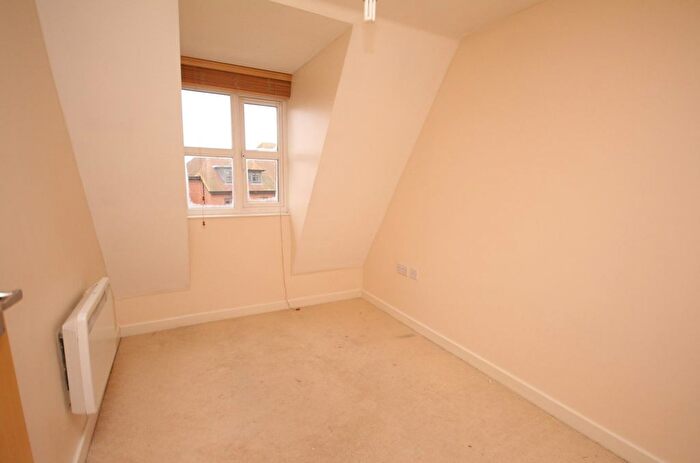 2 Bedroom Flat To Rent In Dunkerley Court, Birds Hill, Letchworth Garden City, SG6