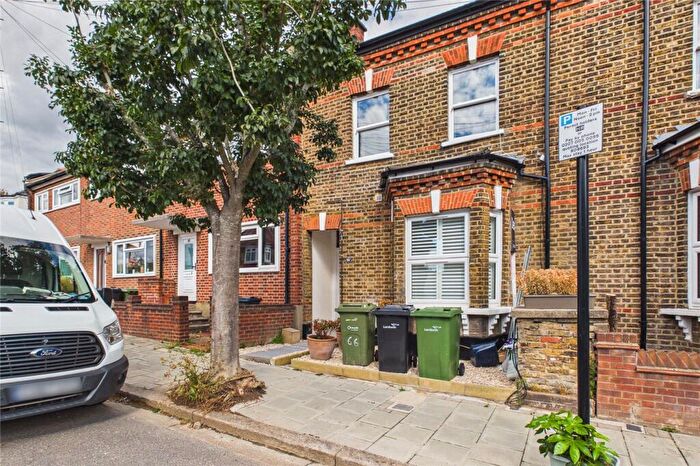 3 Bedroom Apartment For Sale In Thurlow Hill, London, SE21