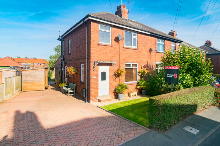 3 Bedroom Semi-Detached House For Sale In Auster Bank Crescent, Tadcaster, LS24