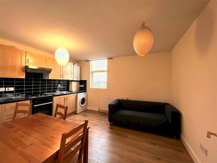 2 Bedroom Flat To Rent In High Street Colliers Wood, Colliers Wood, London, SW19