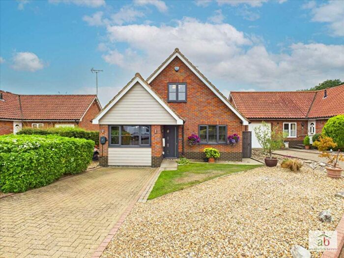 4 Bedroom Detached House For Sale In The Fairways, Bixley Farm, IP4