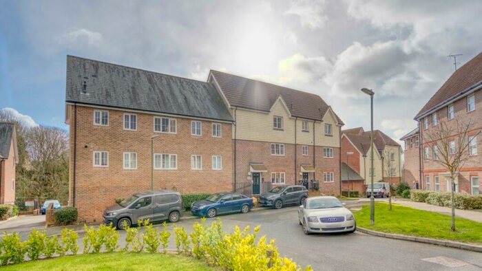 2 Bedroom Flat For Sale In Codmore Hill, Pulborough, RH20