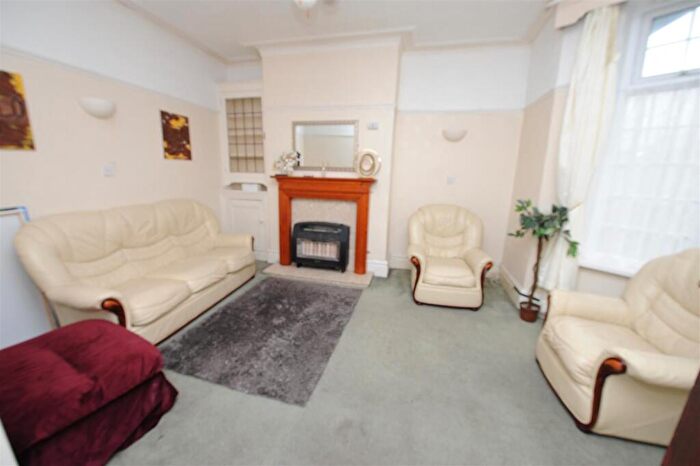 4 Bedroom End Of Terrace House To Rent In Upper Woodlands Road, Bradford, BD8