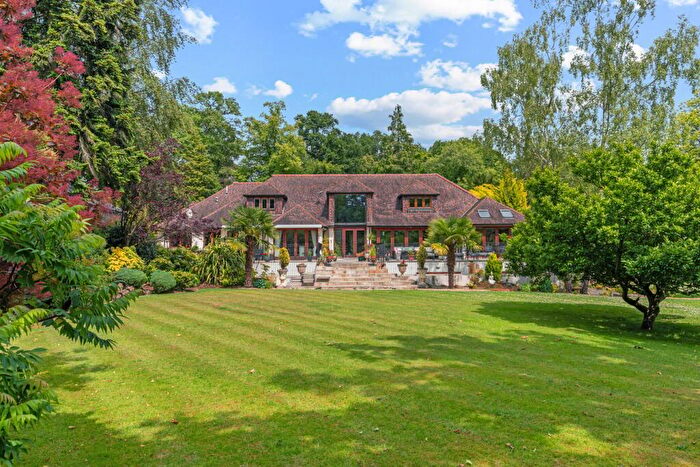 4 Bedroom Detached House For Sale In Dennis Lane, Stanmore, HA7