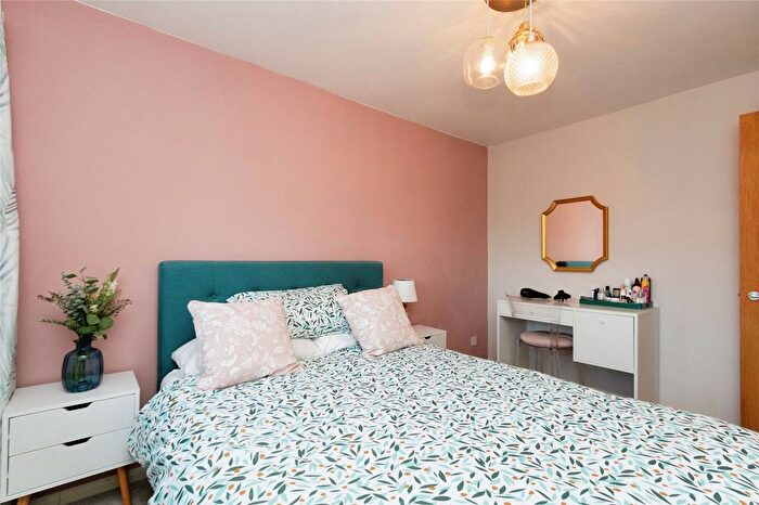 3 Bedroom End Of Terrace House For Sale In Gravelly Close, Tadley, Hampshire, RG26