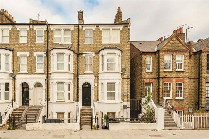 1 Bedroom Flat For Sale In Goodwin Road, Shepherd's Bush, W12