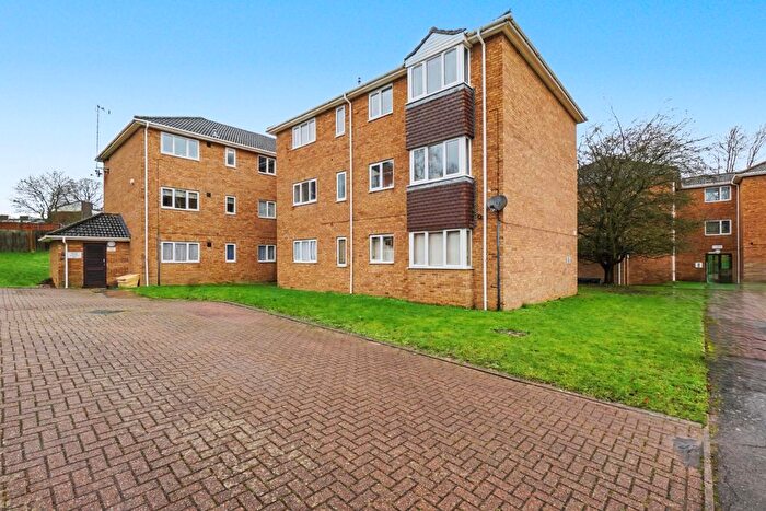 2 Bedroom Flat For Sale In Bond Road, Rainham, ME8