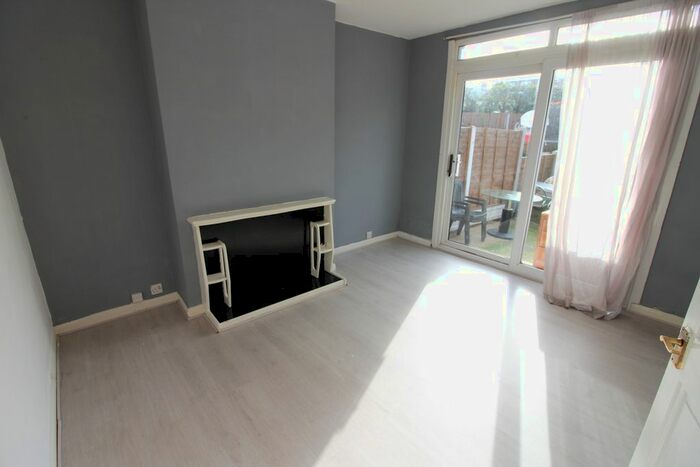 2 Bedroom Flat To Rent In Fullwell Avenue, Clayhall, IG5